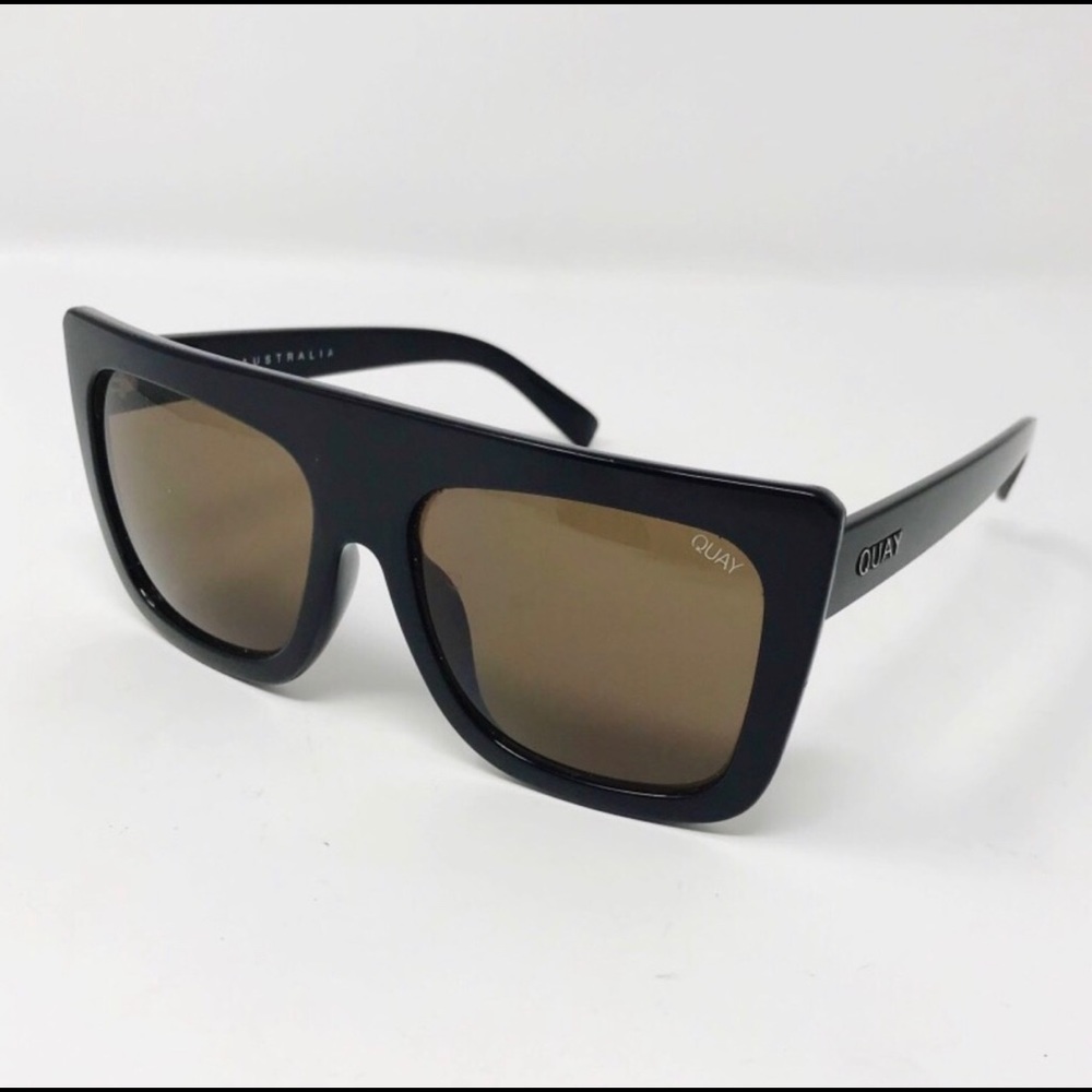 Large quay black sunglasses
